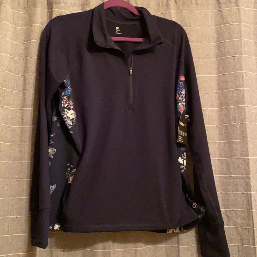 NWT Gap Fit Dry top